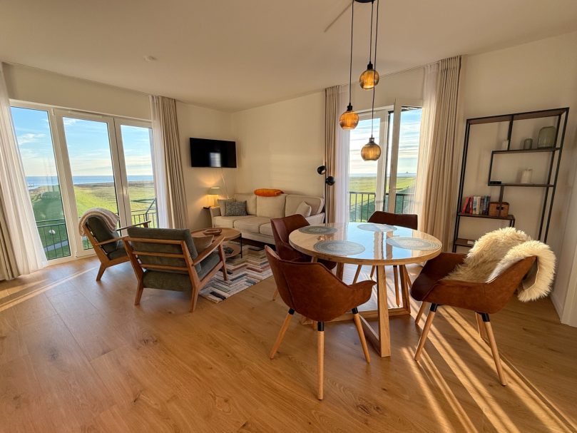 Wohnzimmer mit viel Licht Helles Wohnzimmer der Ferienwohnung auf Pellworm