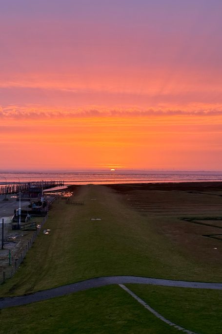 Sonnenaufgang vom Balkon - Pellworm Sonnenaufgang über der Nordsee vom Balkon auf Pellworm